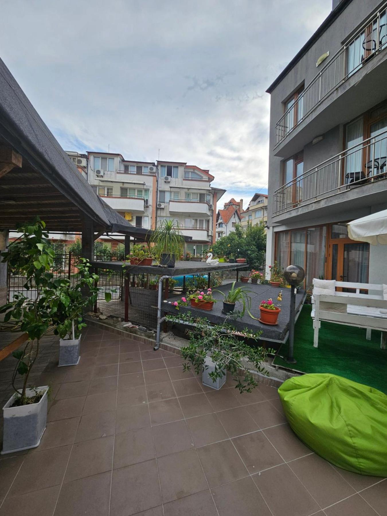 Guest House Petrovi Ravda Exteriér fotografie